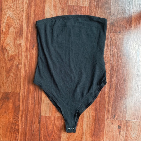 BLACK STRAPLESS BODY SUIT - Picture 2 of 2